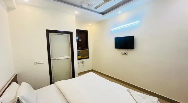 Roomshala Hotel Pub G