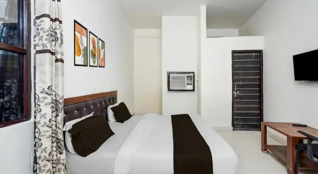 Hotel Heaven Peacock Noida
