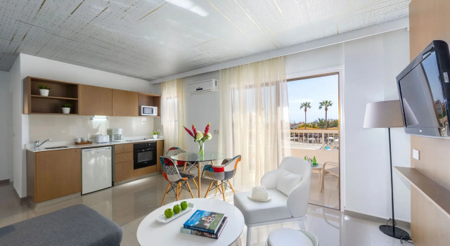 King Jason Paphos - Designed for Adults By Louis Hotels
