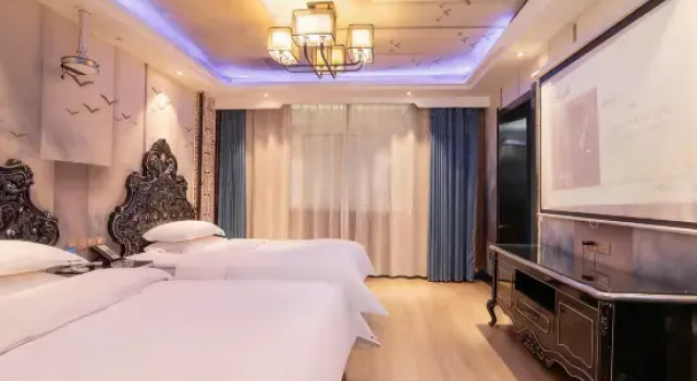 Люкс Deluxe Tangtong chain hotel (Fangcheng Dongguan store)