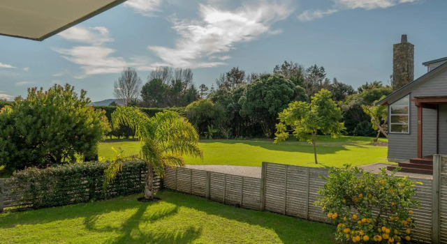 Sunlight Bach - Whitianga Holiday Home, Rezerwuj Hotel Hotele w Auckland Region z parkingiem, Parking
