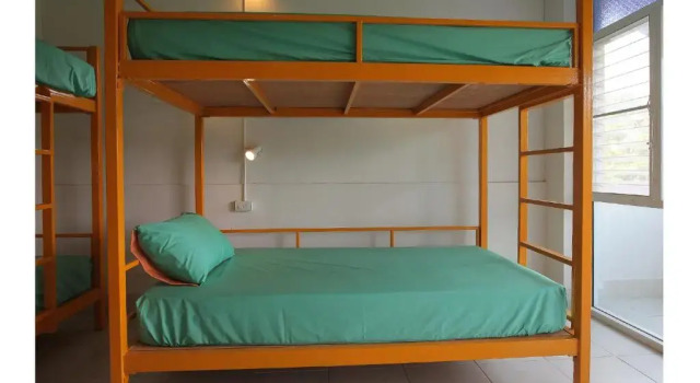 Кровать в общем номере Namhasin House