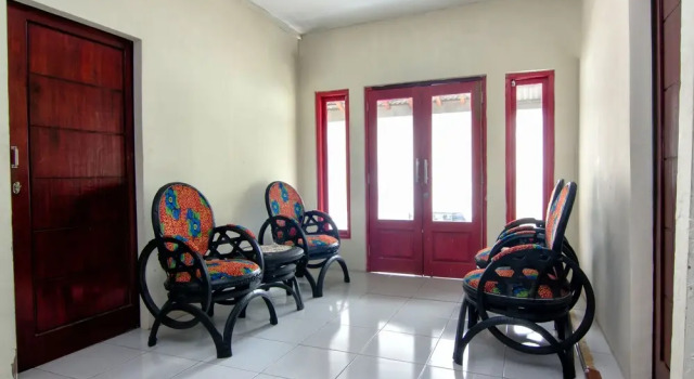 Joglo Guest House Syariah by OYO Rooms