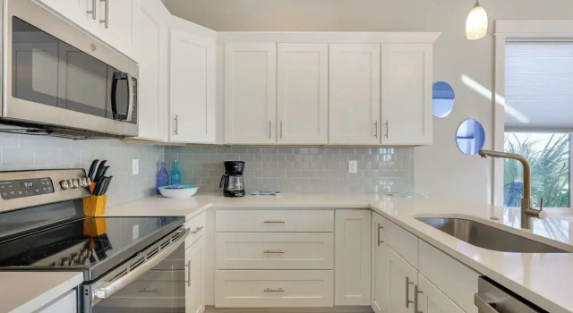 Коттедж с 2 комнатами с балконом Gulf Shores Home w/ Shared Pool, 2 Blocks to Beach