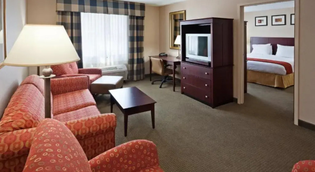 Люкс Holiday Inn Express Hotel & Suites Freeport by IHG