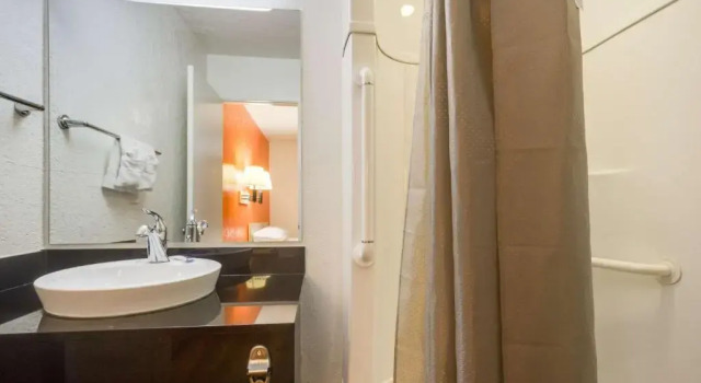Четырёхместный номер Standard Park Inn by Radisson, Lakewood
