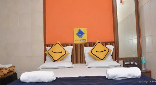 Vista Rooms at Chembur Station