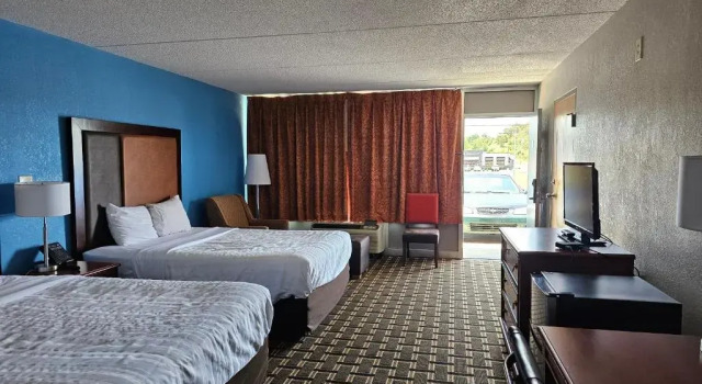 Четырёхместный номер Standard Relax inn by OYO Greeneville Near Hwy US-321