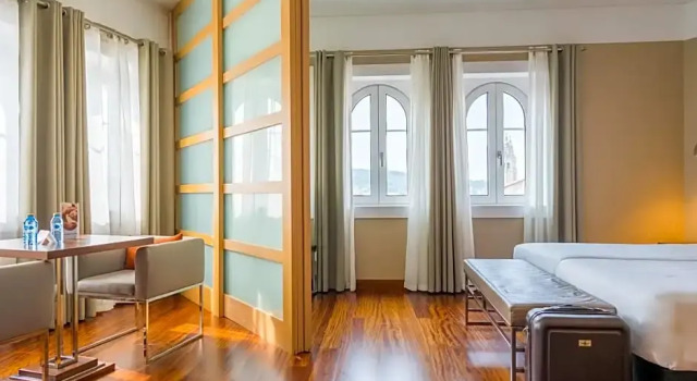 Полулюкс с видом на город Hotel Compostela