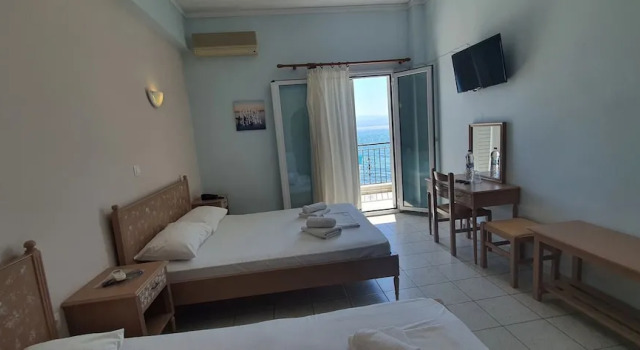 Трёхместный номер Standard с балконом и с видом на море Artemis Hotel