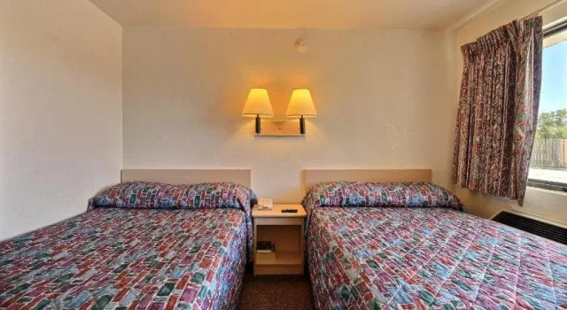 Motel 6 Indianapolis East, Book Motel Hoteller i Warren Township med parkering, Parkering