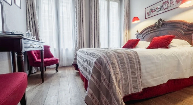 Двухместный номер Standard с балконом New Orient Hotel