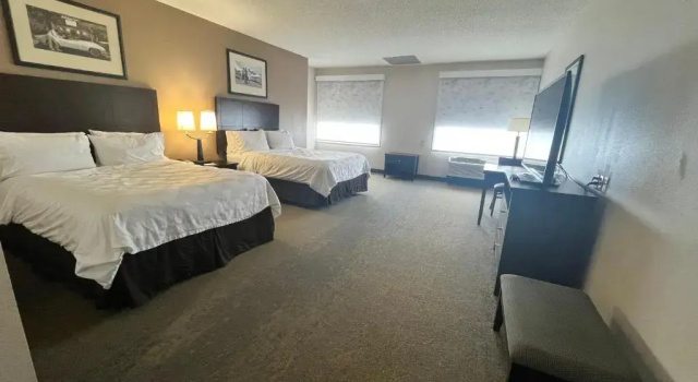 Четырёхместный номер Standard Holiday Inn Louisville Airport - Fair/Expo by IHG
