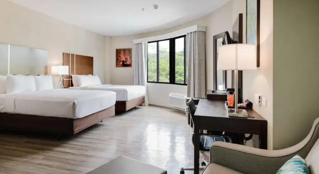 Люкс Comfort Inn & Suites Tobago
