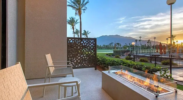 Четырёхместный номер Standard с видом на бассейн DoubleTree by Hilton Golf Resort Palm Springs