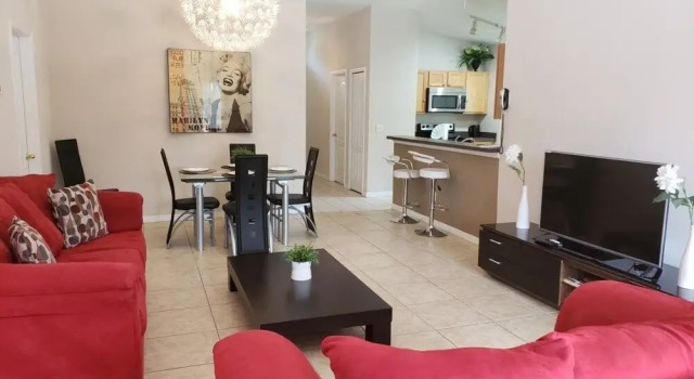 Ariel's By The Lake Gorgeous Private Pool Area 5 Bedroom Home by Redawning