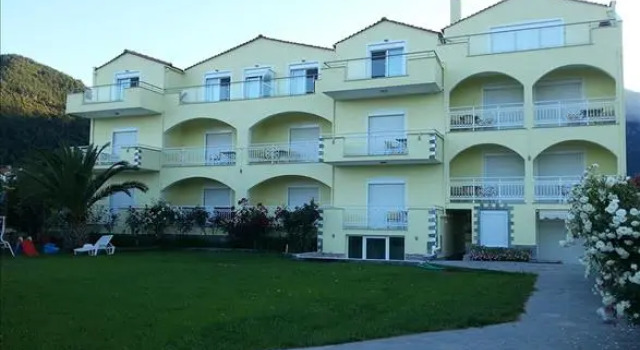 Studios Rania, Book Hotel Chrisi Akti 