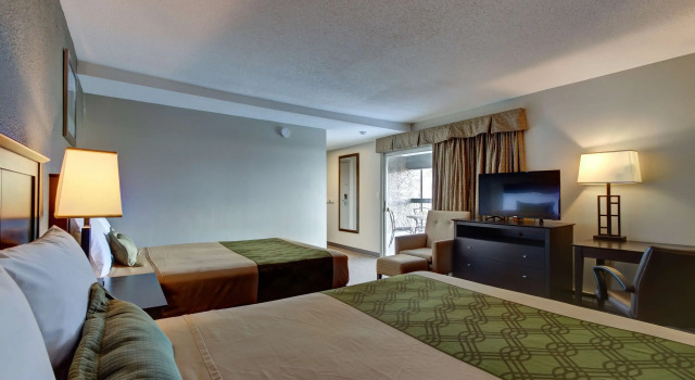 Четырёхместный номер Standard Knights Inn Kamloops