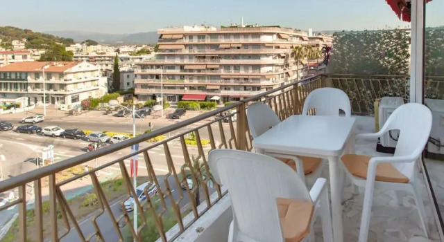 Апартаменты Superb apartment with terrace and sea view near beaches and city center