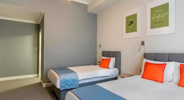 Трёхместный номер Standard с балконом Apollo Hotel London Near Hyde Park and Paddington Station