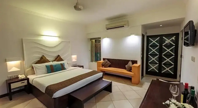 Номер Luxury с видом на бассейн Sonesta Inns Beach Resort - Candolim Beach