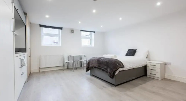 Spacious Studio Flat - Camberwell! 2a, Забронировать Отель Отели Англии 3 звезды, 3*