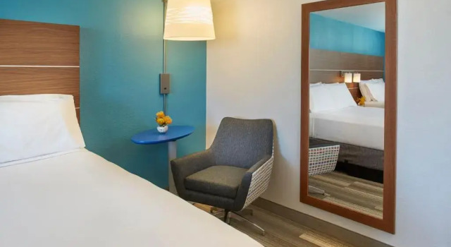Run of House Holiday Inn Express Waikiki by IHG