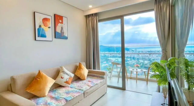 Семейные апартаменты с 2 комнатами с балконом и с видом на город The Song Apartment Vung Tau