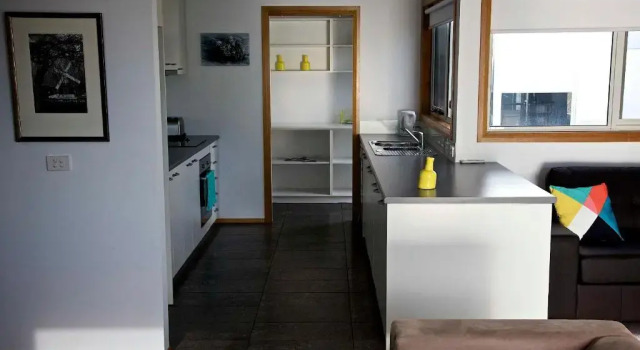 Семейные апартаменты с 2 комнатами с видом на море Penguin Beachfront Apartments