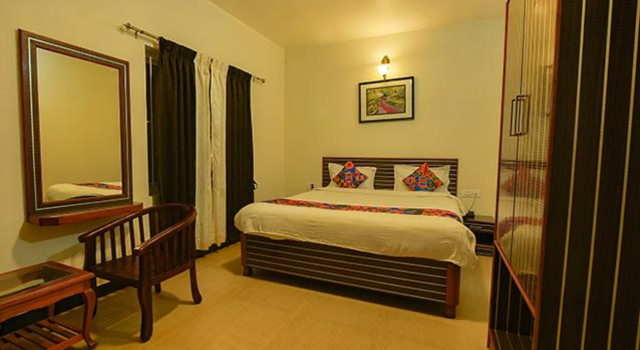 Номер Deluxe FabHotel Greenwood Stays