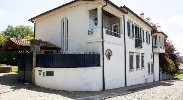 Captivating 6-bed House in Grijó
