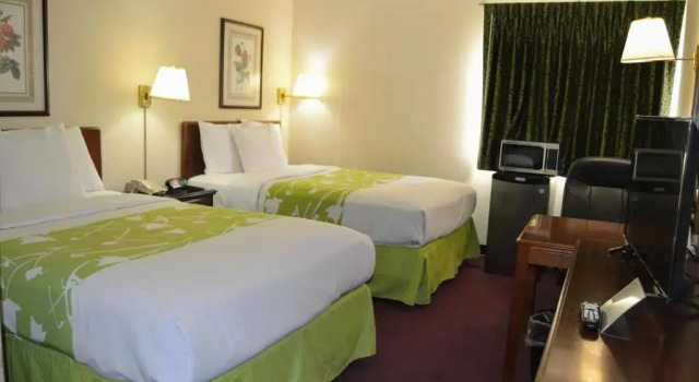 Четырёхместный номер Deluxe Extended Stay Warrenton Inn