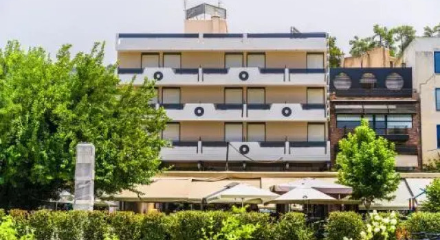 Jolly Hotel, Забронировать Отель Отели периферийной единицы Теспротия с парковкой, Парковка