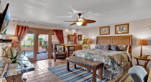 Waterfront Townhome With Pool & Boat Slip!, Rezerwuj Hotel Hotele i noclegi w Padre Island, Hotel