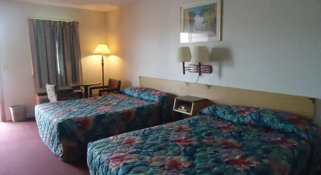 Четырёхместный номер Standard Welborn Motel - Hamptonville