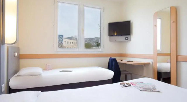 Номер Standard ibis budget Aubagne Paluds Agora