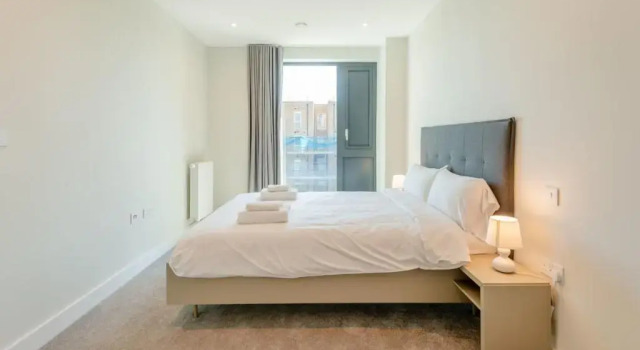 Апартаменты Spacious and Bright Apartments in Brentford