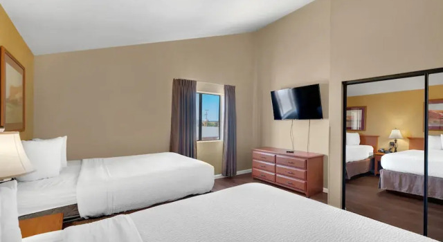 Четырёхместный люкс Clarion Inn Sierra Vista near Ft Huachuca