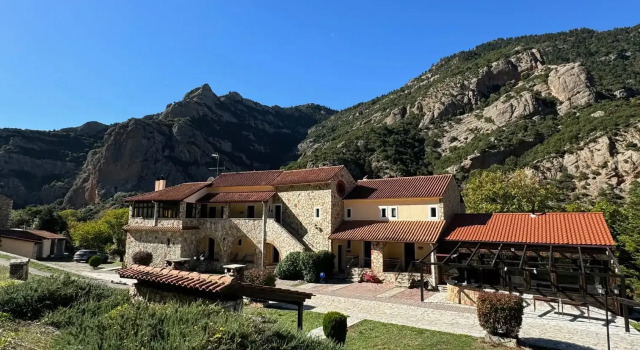Muntenia Inn Apartments and Suites, Prenota Appartamento Hotel a Kalavrita con parcheggio, Parcheggio