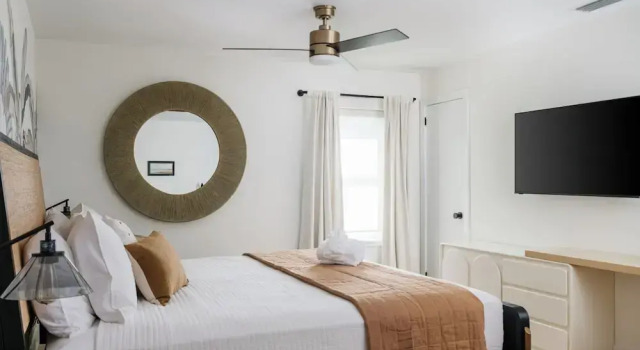 Люкс Luxury Haleys Court Boutique Motel