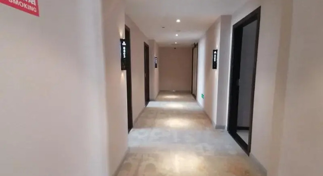 Shell Hotel Xingyi Jushan District Hinghe Waterway Administration, Book Hotel Hotels in Qianxinan with Parking, Parking