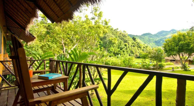 Двухместный номер Standard с балконом Hmong Hilltribe Lodge