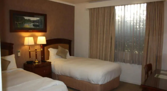 Люкс Country Plaza Motel