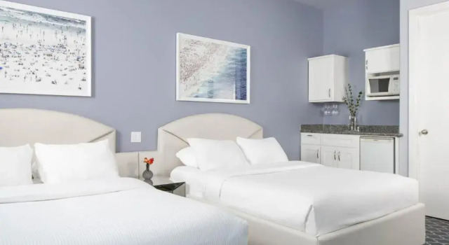 Четырёхместный люкс Retro Suites Hotel