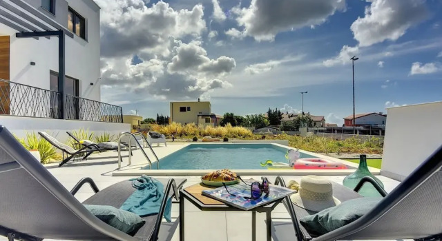 Apartment in Croatia by the Adriatic Coast, Book Lejlighed Hoteller i Pomer med parkering, Parkering