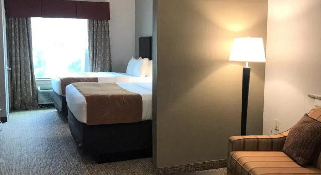 Номер Superior Comfort Suites Bay City East