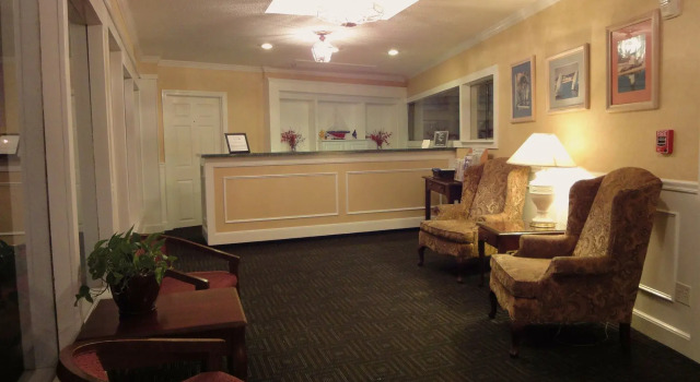 Hyannis Travel Inn, Buchen Sie Hotel Hotels in Massachusetts mit Parkplatz, Parkplätze