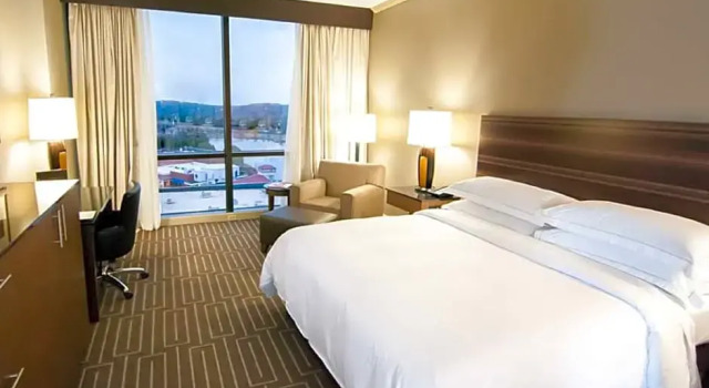 Двухместный номер Accessible Executive Hilton Charlotte University Place