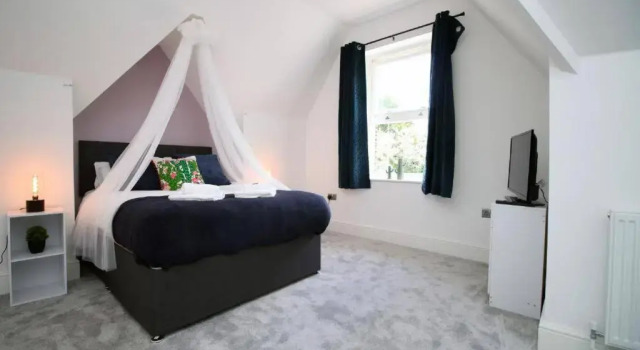 16 North Road Flat 4 by Mia Living Free Parking On Site
