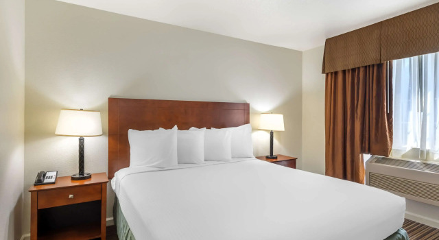Двухместный люкс с балконом Best Western Capital City Inn